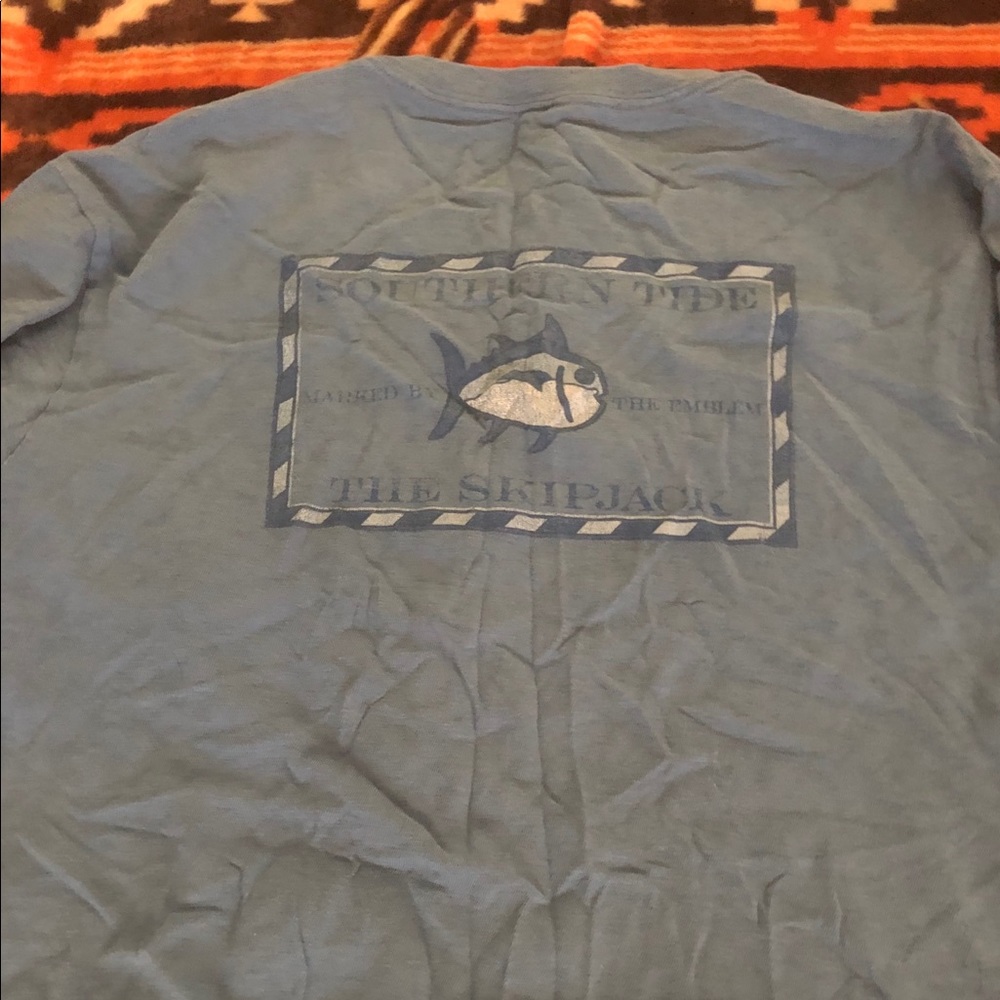 SS southern tide men’s tee size large.